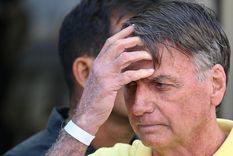 Tras un ataque de hipo, Jair Bolsonaro cayó en su lugar de detención y sufrió un traumatismo.&nbsp;