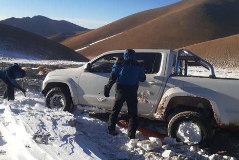 Este miércoles, continúa el operativo para sacar los autos varados en Catamarca.
