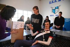 Esteban Bullrich votó acompañado por su hijo. Esteban Bullrich votó acompañado por su hijo.