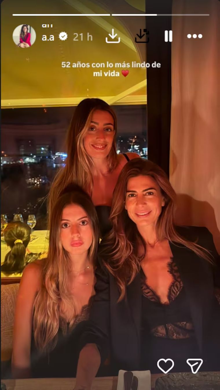Juliana Awada celebró sus 52 años junto a sus hijas. Juliana Awada celebró sus 52 años junto a sus hijas.