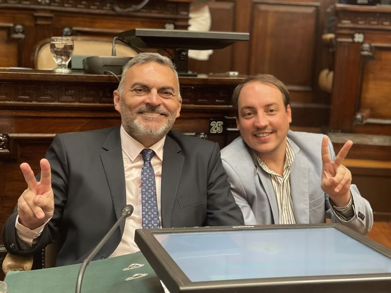 Los senadores Félix González y Helio Perviú Foto: X @FGonzalezMza Los senadores Félix González y Helio Perviú Foto: X @FGonzalezMza