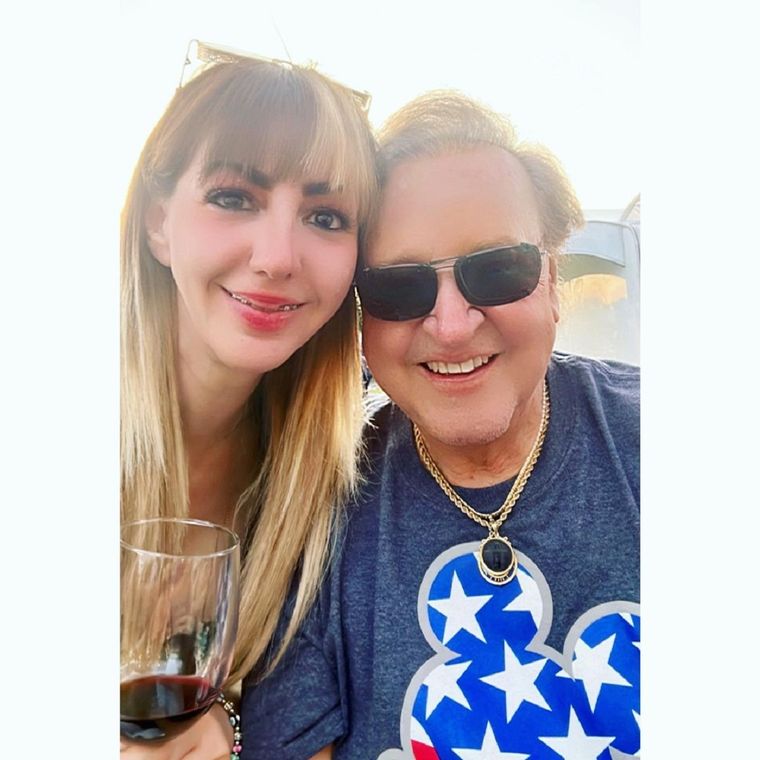 Carlos Villagrán junto a su hija Vanesa. Foto: Instagram