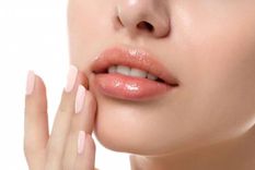 Los gloss de labios han resurgido como la opción favorita en el maquillaje contemporáneo. Foto: Freepik Los gloss de labios han resurgido como la opción favorita en el maquillaje contemporáneo. Foto: Freepik