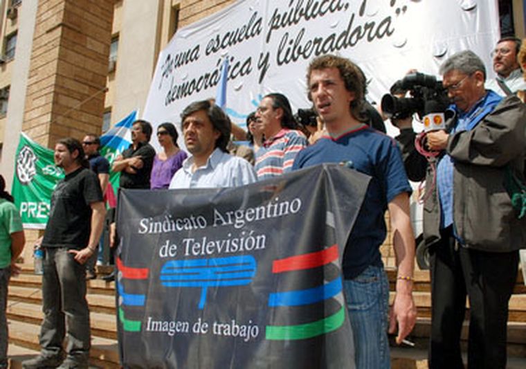 Si acuerdan en paritarias la semana entrante, los estatales cobrarían diez por ciento más en sus haberes. Foto: Marcelo Ruiz / MDZ