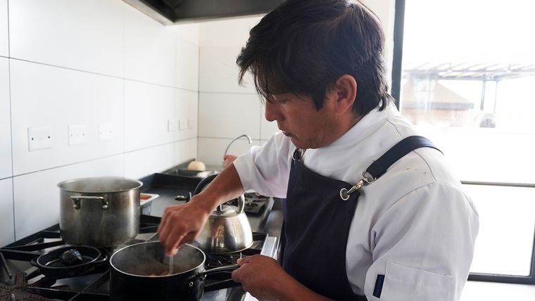 Probar la cocina de Alfredo es adentrarse en un mundo muy especial, muy diferente. Probar la cocina de Alfredo es adentrarse en un mundo muy especial, muy diferente.