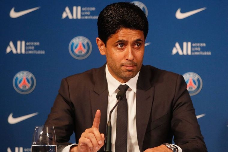Al Khelaifi, presidente del PSG, pretende renovarle a Messi.