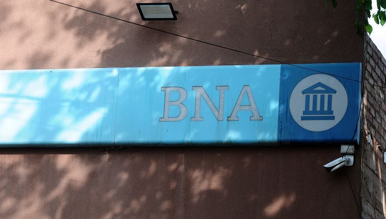 Este cierre temporal de los bancos es parte del esquema de feriados nacionales y responde a la normativa vigente Foto: ALF PONCE MERCADO / MDZ