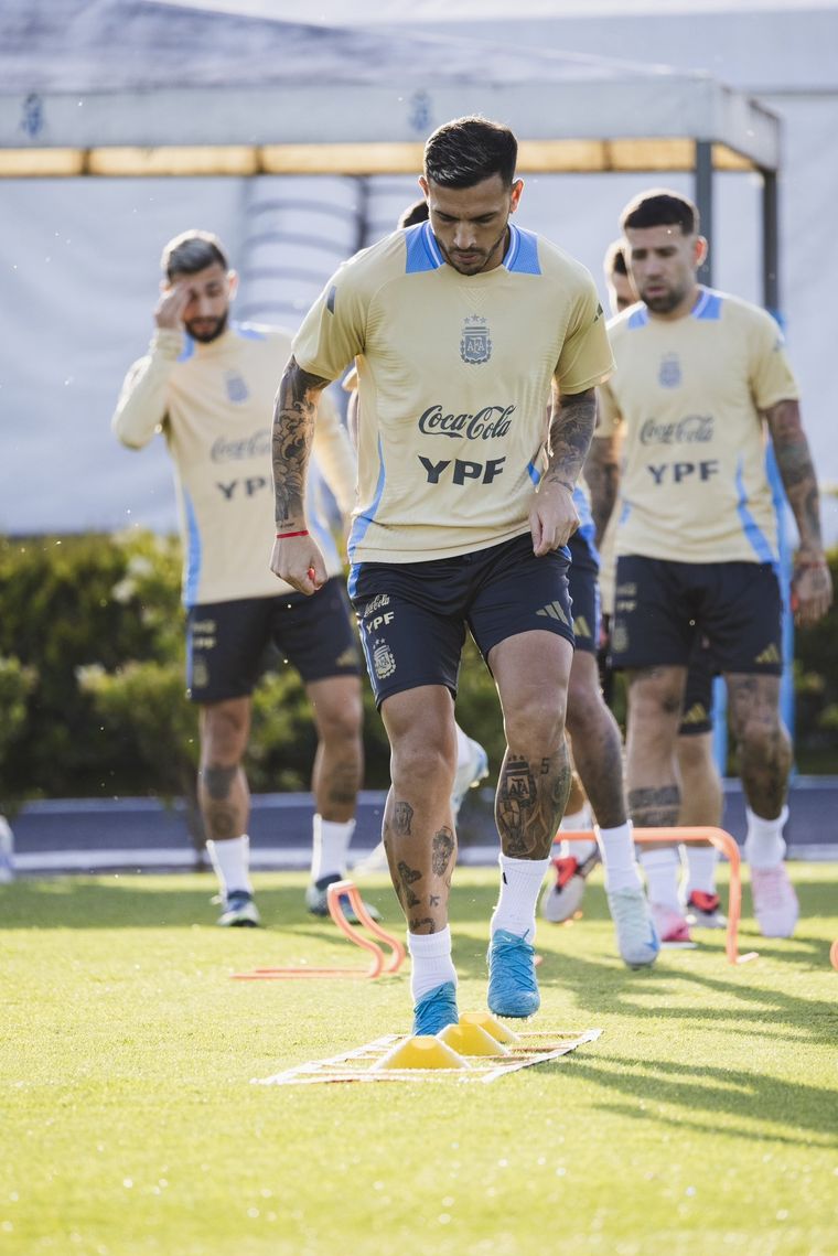 Leandro Paredes en la práctica. Foto: @Argentina