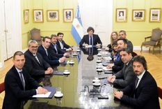 Los cinco diputados radicales reunidos con Javier Milei y sus funcionarios en Casa Rosada. Foto: Presidencia Los cinco diputados radicales reunidos con Javier Milei y sus funcionarios en Casa Rosada. Foto: Presidencia