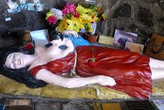 El altar de la Difunta Correa recibe aproximadamente un millón de fieles por año. Foto: flickr.com