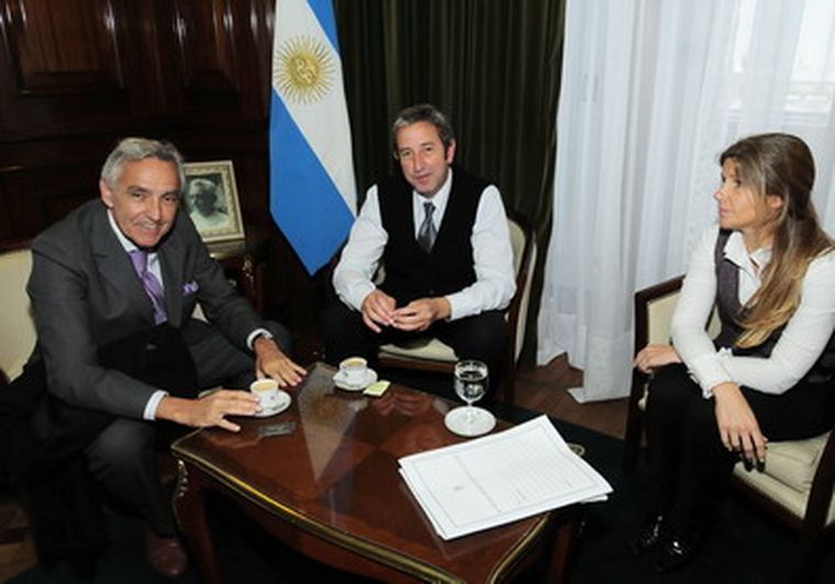 Cobos insiste en que no hay acuerdos políticos con Eduardo Duhalde. Foto: Senado