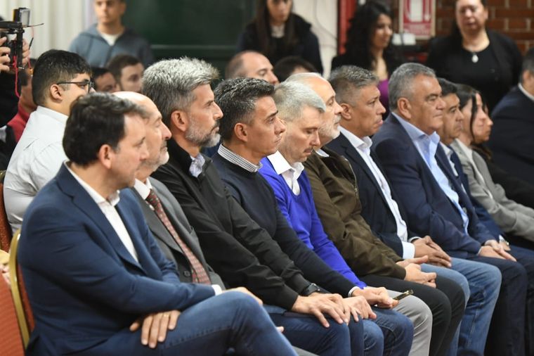 Varios intendentes y funcionarios del Gobierno Foto: ALF PONCE MERCADO / MDZ