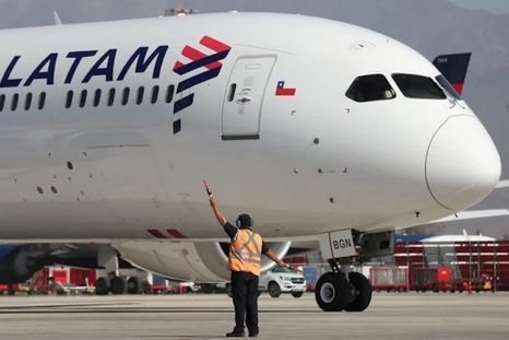 La medida afecta a cerca del 10 % de los pasajeros con origen o destino en Chile. La medida afecta a cerca del 10 % de los pasajeros con origen o destino en Chile.