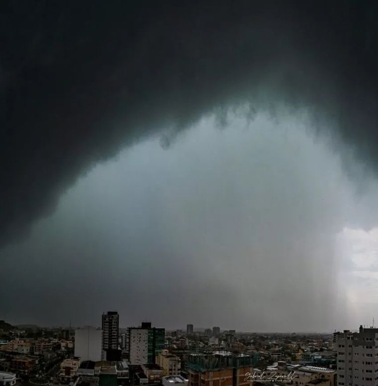 Ciclón Las nubes sobre la ciudades de la costa sudeste de Brasil. Foto: X/@metsul