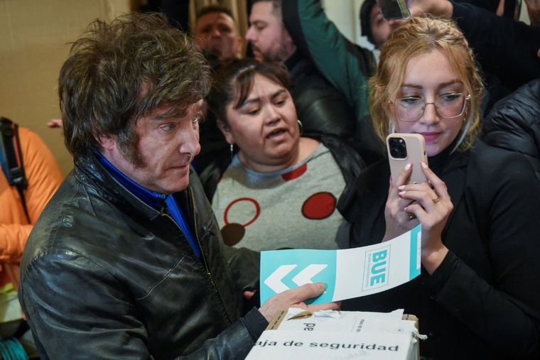 Milei votó este domingo y encabeza la elección en varias provincias. Foto: Noticias Argentinas.