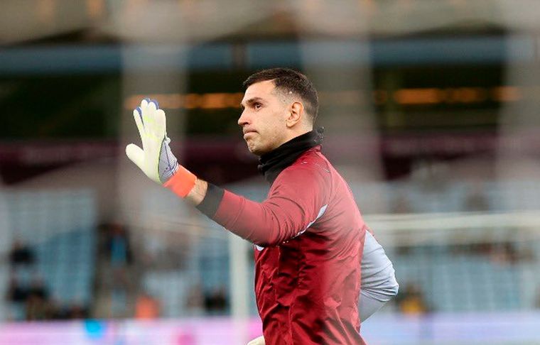 Dibu Martínez El arquero regresó a la titularidad en Aston Villa y recibió una ovación por parte de los hinchas. Foto: Archivo