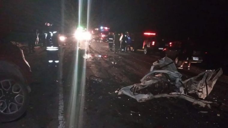 Un hombre murió en un choque frontal entre un auto y una camioneta ocurrido en la ruta 11 Foto: NA