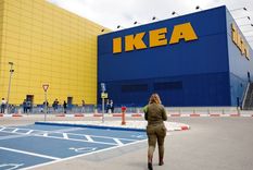 ikea reimprime 200 millones de copias de su catalogo por una rara imagen ¿racista?