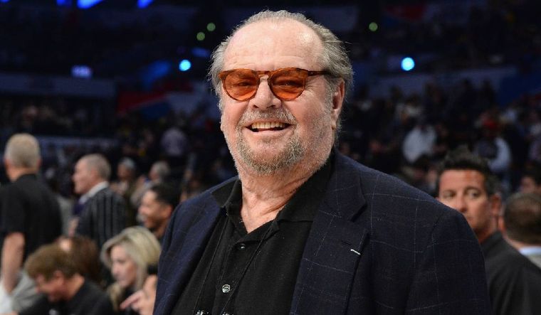 Jack Nicholson reapareció después de 18 meses resguardado dentro de su mansión.