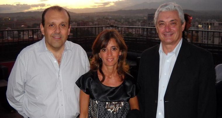 Adolfo Brennan -el anfitrión-y los invitados más puntuales. Foto: Gentileza Fede Croce