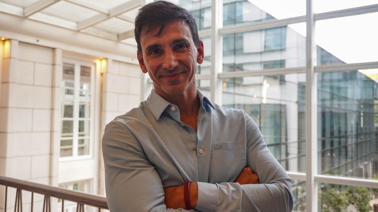 El Dr. Sebastián Torre se mostró feliz en el lanzamiento y explicó a los presente cómo funciona Exomind. El Dr. Sebastián Torre se mostró feliz en el lanzamiento y explicó a los presente cómo funciona Exomind.