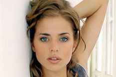 desvalijan e incendian la casa de una ex casi angeles: perdi todo