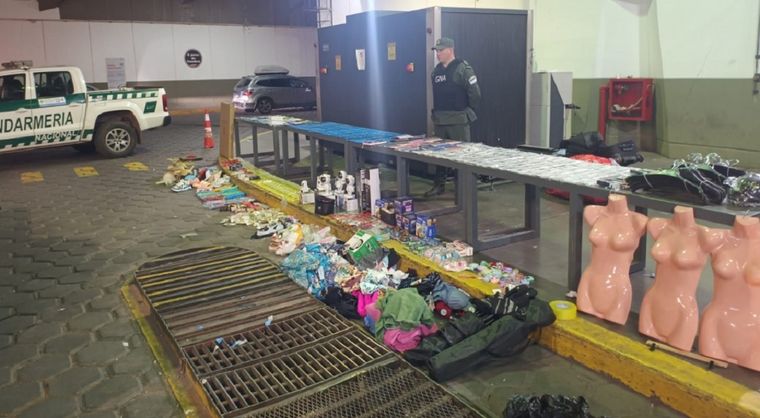 Exposición de la mercaría secuestrada. Foto: Gendarmería Nacional