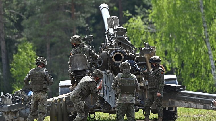 Obuses M777 que EEUU envió a Ucrania; Canadá aporta los proyectiles. Foto: Univisión.