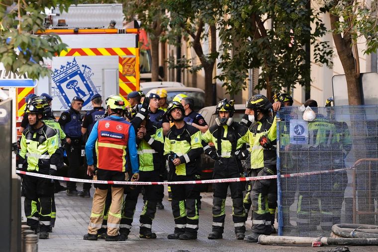 Operativo masivo en el centro de Madrid tras el derrumbe.
