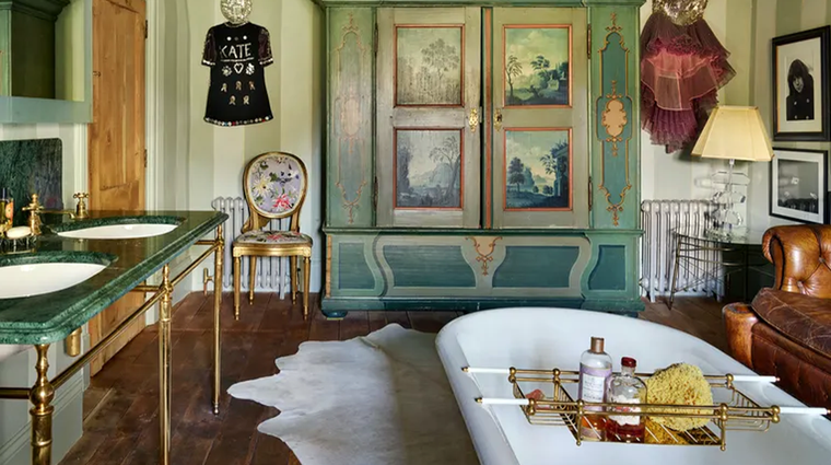 El baño de la supermodelo Kate Moss cuenta con el tocador The Lowther, Drummonds() Foto: Crédito de la imagen: Drummonds