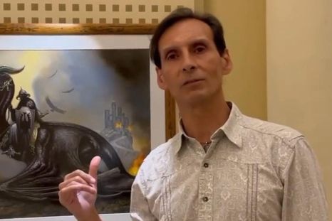 El artista no dudó en exponer la sorpresiva situación con uno de sus cuadros. Foto: Instagram @ciruelocabral El artista no dudó en exponer la sorpresiva situación con uno de sus cuadros. Foto: Instagram @ciruelocabral