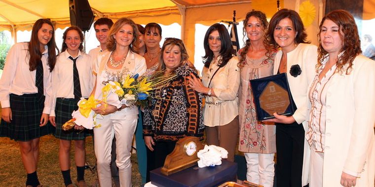 Familias de alumnos entregaron presentes.