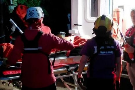 Una mujer que recorría la senda hacia el Mirador Bandurrias, en el Parque Nacional Lanín, sufrió una lesión en la cadera y debió ser evacuada de urgencia. Una mujer que recorría la senda hacia el Mirador Bandurrias, en el Parque Nacional Lanín, sufrió una lesión en la cadera y debió ser evacuada de urgencia.