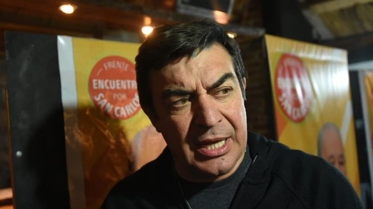 Omar De Marchi en el búnker de Encuentro por San Carlos Foto: Maximiliano Ríos / MDZ