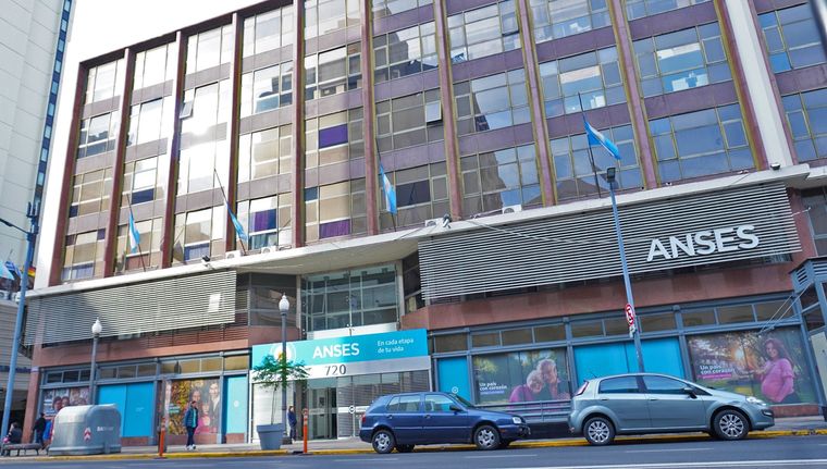 Anses ofrece una opción para conocer cuándo y dónde se cobra la asignación. Foto: Analía Melnik/MDZ