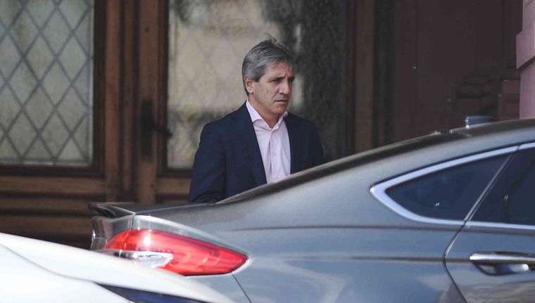 Caputo y varios interrogantes en el inicio de la segunda etapa del plan económico Foto: Télam