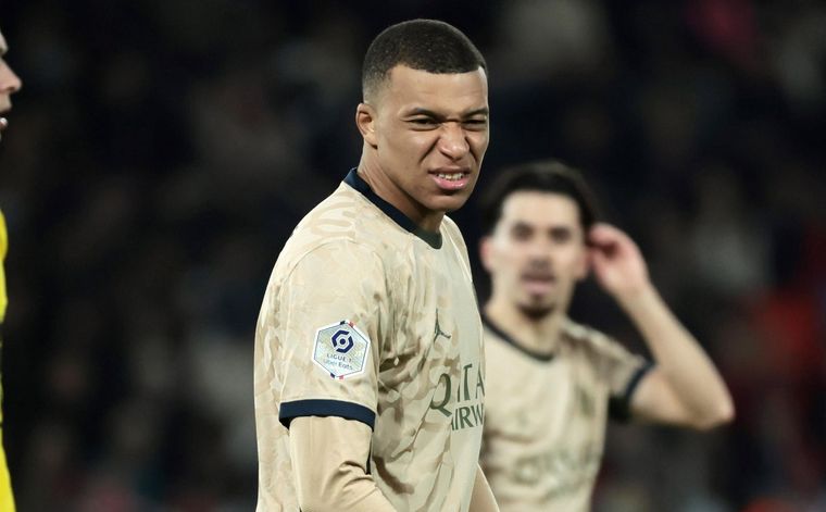 Mbappé se irá del PSG y los ultras ya le soltaron la mano Foto: EFE