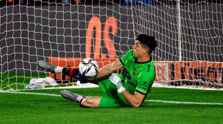 Altamirano, arquero de Patronato, sería pretendido por San Lorenzo (foto: @ClubPatronatoOf).