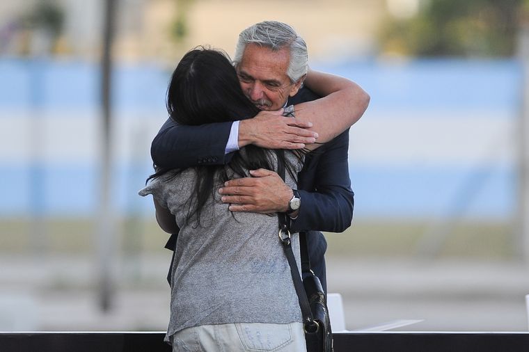 Alberto Fernández realizó entrega de viviendas en Parque Patricios y aprovechó para pegarle a Macri. Foto: Télam