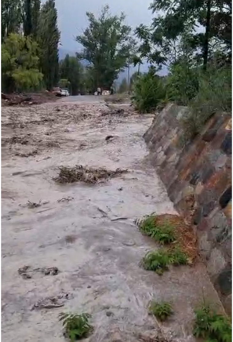 Crecida del río en Potrerillos.