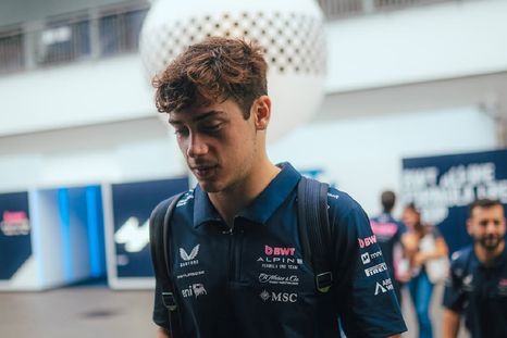 Franco Colapinto ya se encuentra en Singapur para disputar la 18º fecha de la temporada. Franco Colapinto ya se encuentra en Singapur para disputar la 18º fecha de la temporada.
