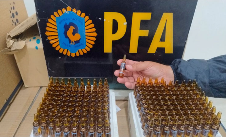 Recientemente, la Administración Nacional de Medicamentos, Alimentos y Tecnología Médica (Anmat), volvió a pedir que todos los efectores de salud del país informen si tienen ampollas de fentanilo del laboratorio HLB Pharma. Recientemente, la Administración Nacional de Medicamentos, Alimentos y Tecnología Médica (Anmat), volvió a pedir que todos los efectores de salud del país informen si tienen ampollas de fentanilo del laboratorio HLB Pharma.