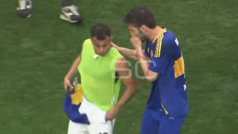 Barrios habla con Martegani post partido. Foto: Captura Video
