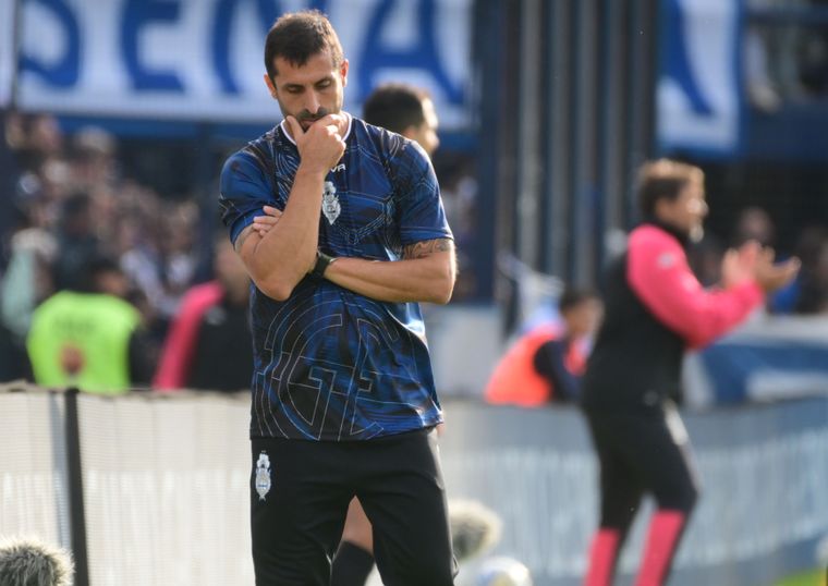 Gimnasia despidió a Fernando Zaniratto tras perder 3-0 como local contra Huracán.