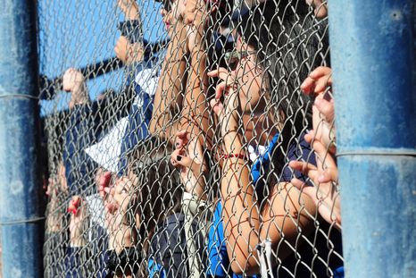 lo bueno y lo malo del clasico: fiesta en las tribunas, goleada azul y un lobo golpeado lo bueno y lo malo del clasico: fiesta en las tribunas, goleada azul y un lobo golpeado