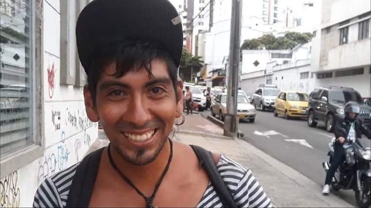 Ángel Luciano Morales era un mochilero argentino. Su cuerpo apareció desnudo y sin signos de violencia en un río de Colombia.&nbsp;