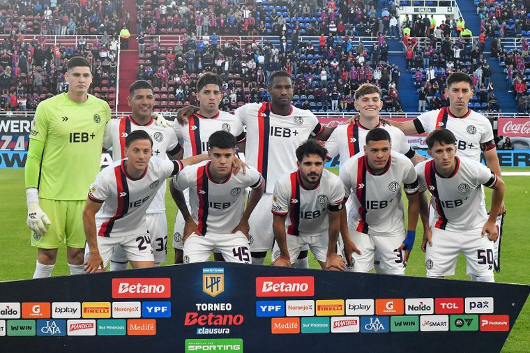 Futbolistas del San Lorenzo reclamaron por sueldos impagos y malas condiciones laborales.
