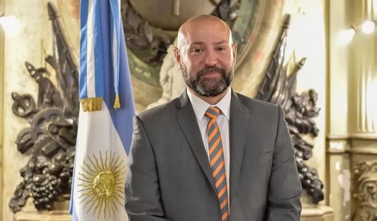 Según informó la Justicia, Diego Spagnuolo entregó un celular que comenzó a registrar actividad recién el 21 de agosto de 2025, apenas 24 horas antes del operativo judicial.&nbsp;