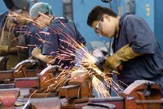 camima firmo acuerdo con la uom. se pagara un bono gratificacion de $2.000 en dos veces