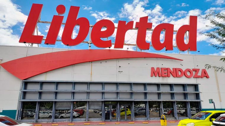 Hiper Libertad y La Anónima anunciaron la operación de compra venta que incluye 12 locales en distintos puntos del país.&nbsp;